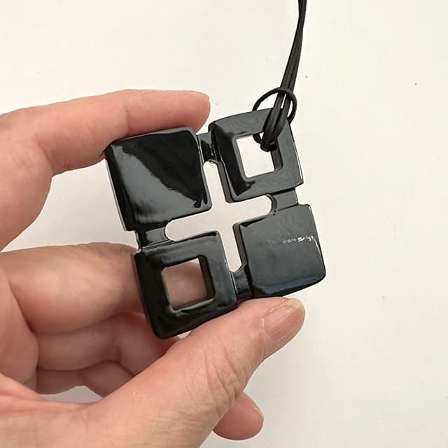 N-261b BH4つの四角ペンダント黒 | Bijoux Kei