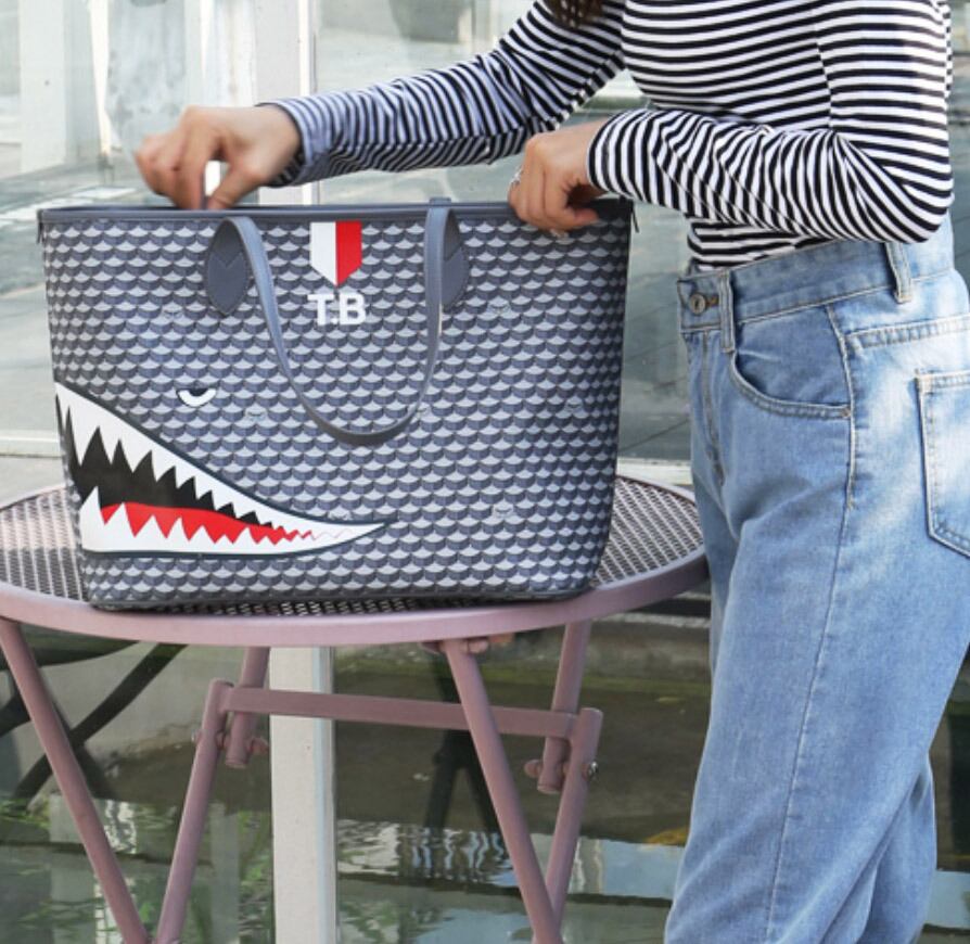 ユニセックス・遊び心満載デザイン】パターン柄プリントシャーク