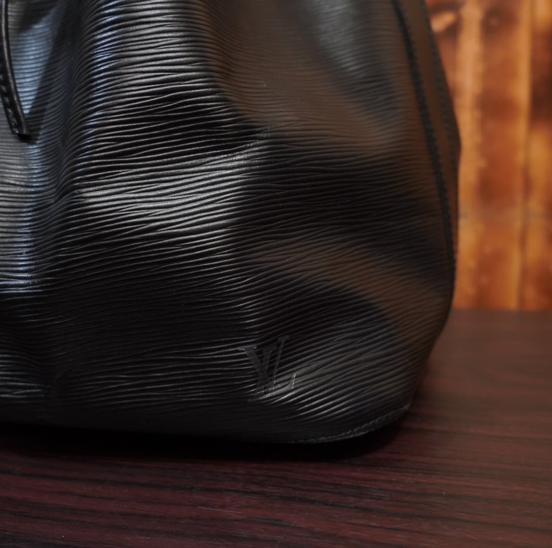 LOUIS VUITTON エピ プチノエ ショルダーバッグ 巾着 黒 ブラック ルイ