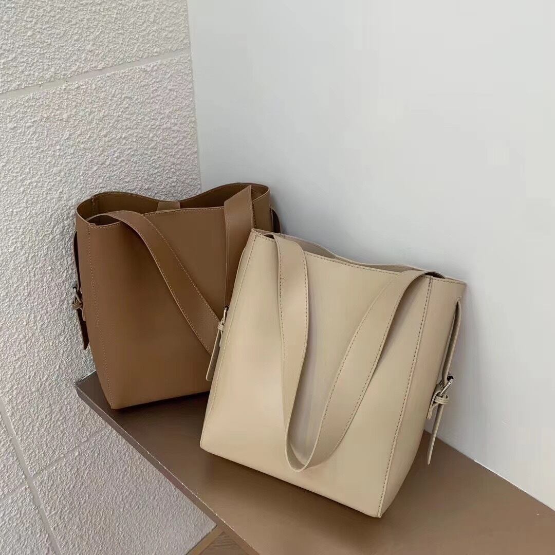 シンプルトートバッグ