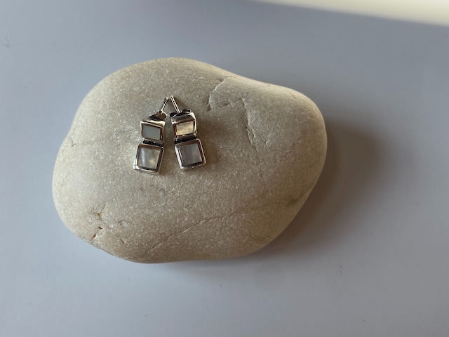<vintage silver925>square mini MOP pierce