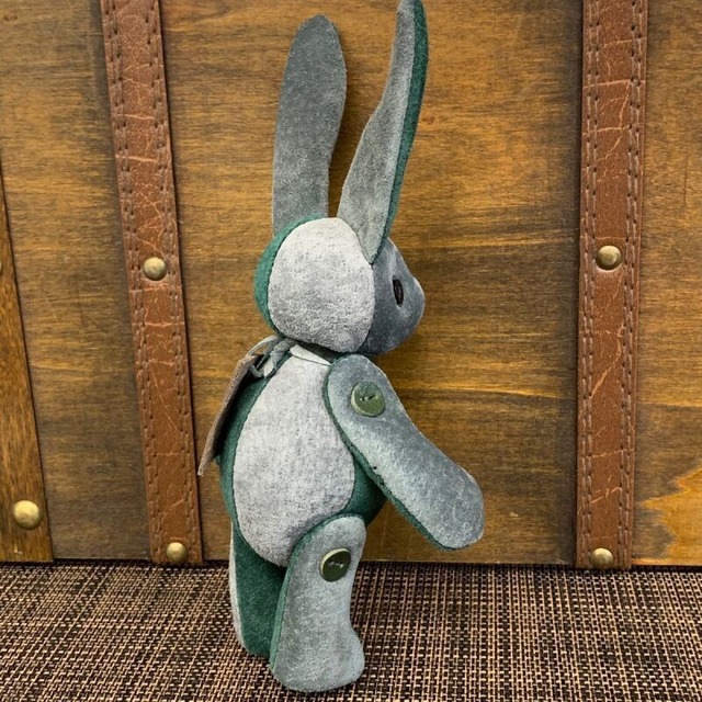 ピッグスウェードのベルラビ★マイスターの手作り「ベルズラビット」グレー×グリーン系　写真の1点販売です