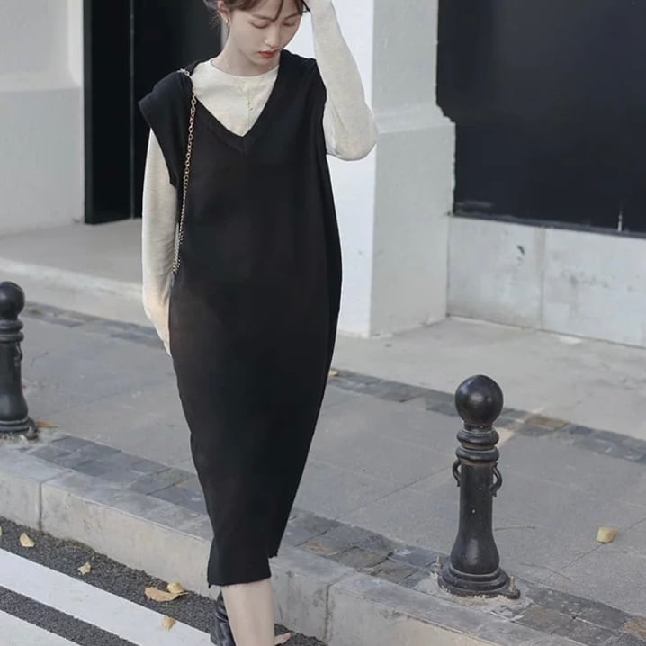 ブラック Vネック ニットワンピース 半袖 Vネックニット プリーツワンピース BLACK | on off focus inc.