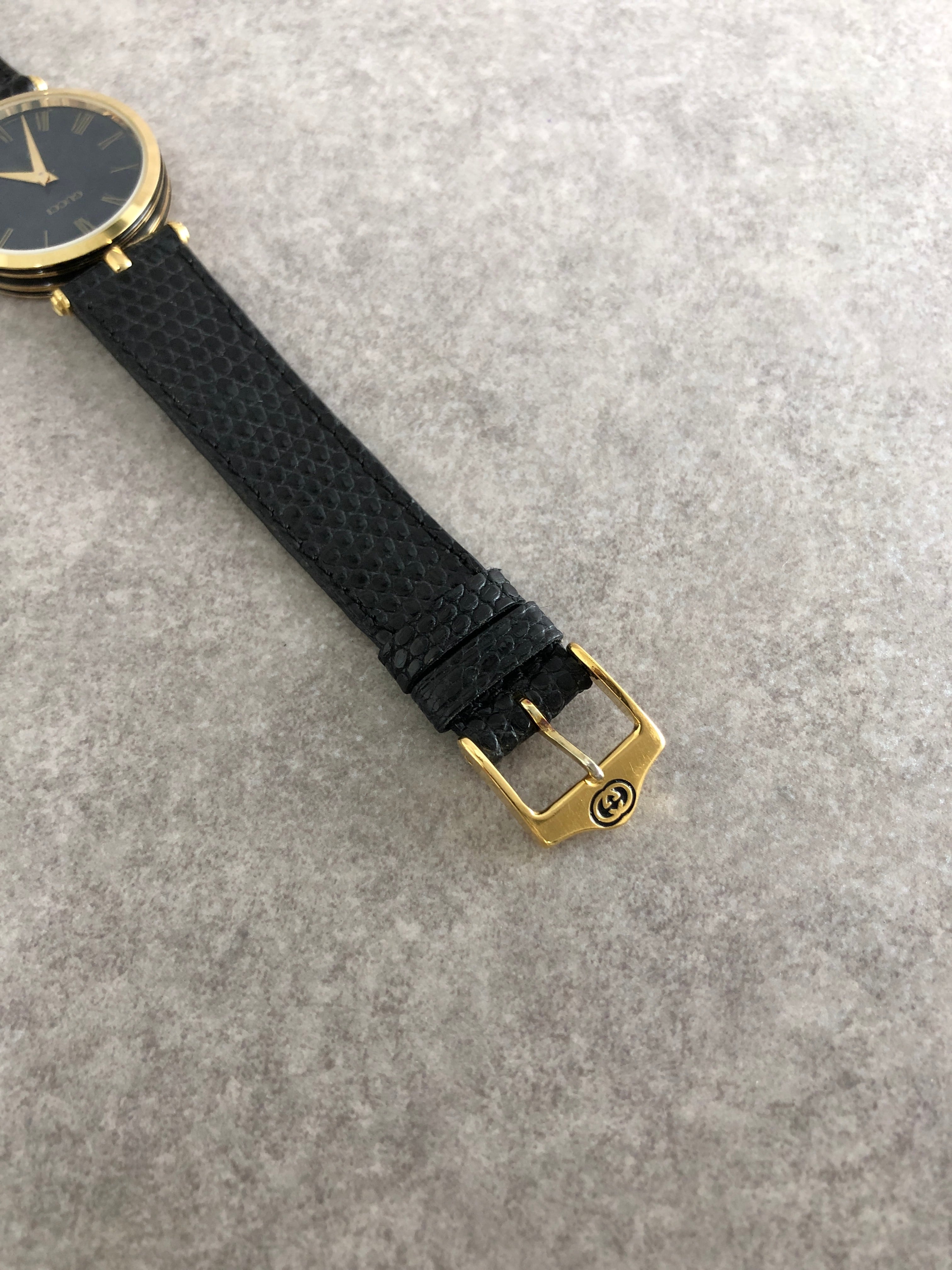 GUCCI グッチ 腕時計 ゴールド×ブラック ローマ文字 レザー vintage