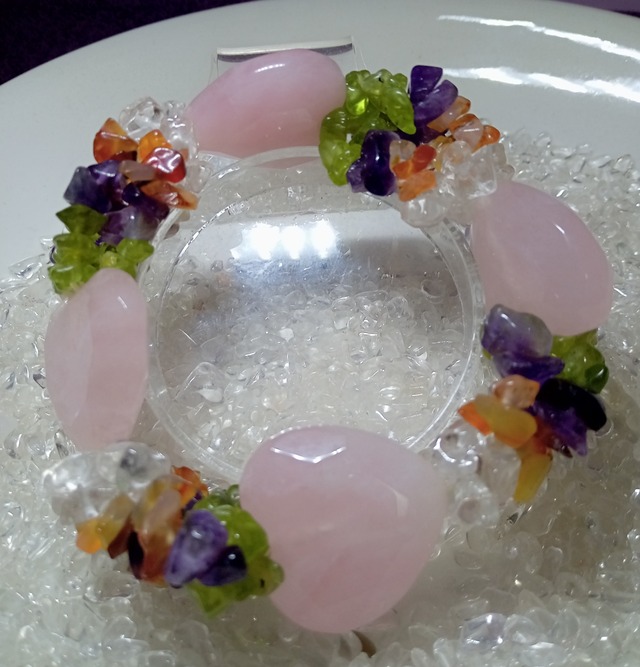 大特価ブレスレット　～、女性の美を輝かせ、恋の成就に絶大な効果を発揮する