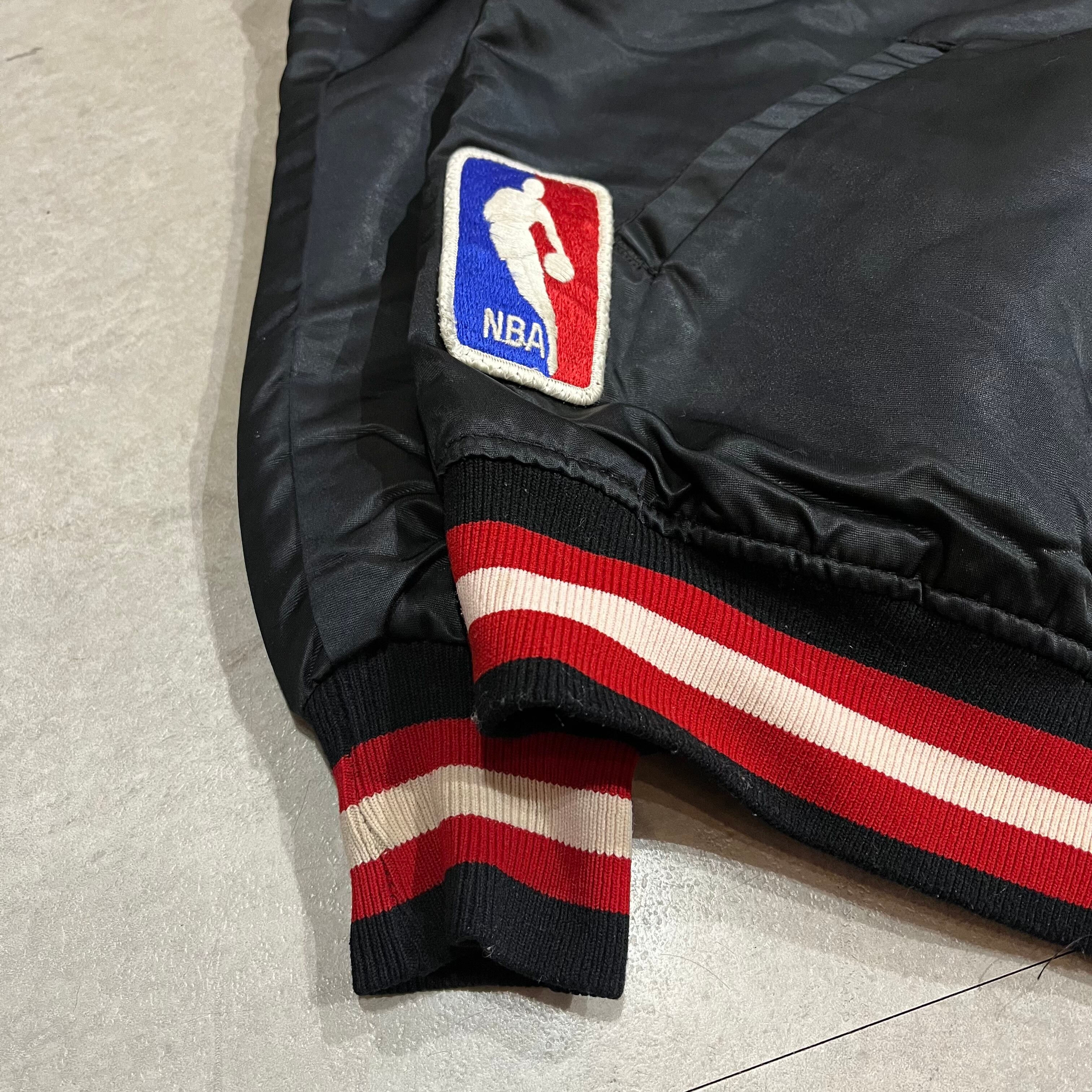 〜90年代 size：L【 BULLS 】STERTER ブルズ スターター シカゴブルズ NBA ナイロンスタジャン スタジャン ナイロンジャケット  中綿ナイロンジャケット 黒 古着 古着屋 高円寺 ビンテージ