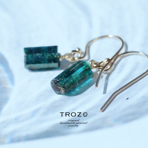 【082 Emerald Song Collection】 トルマリン 鉱物原石 14kgfフックピアス 天然石 アクセサリー