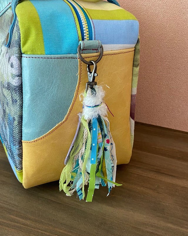 No. 222613スクエアボストンバッグM（イエロー＆ブルー）