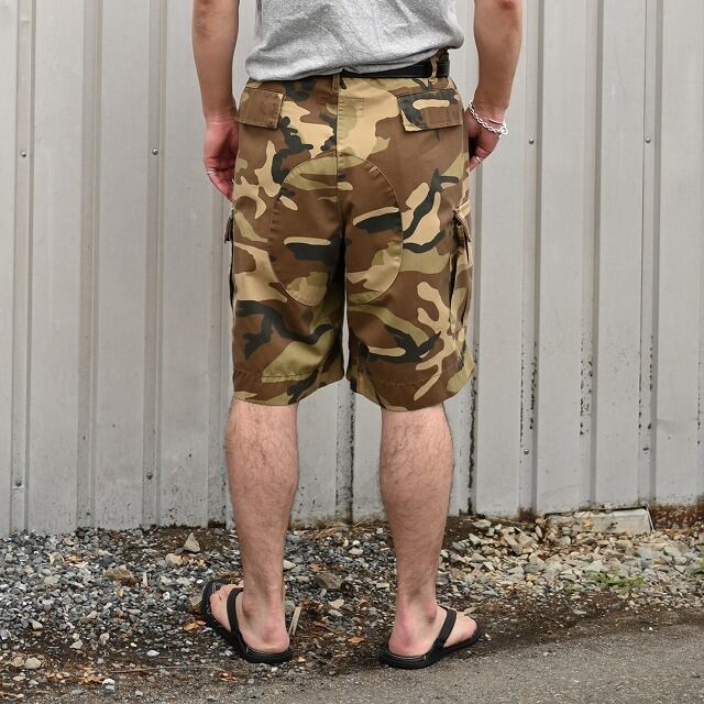 ANACHRONORM アナクロノーム　ショートパンツ　ショーツ　カモフラ ANACHRONORM(アナクロノーム)なんかいい配色のTシャツと気分なカモ柄