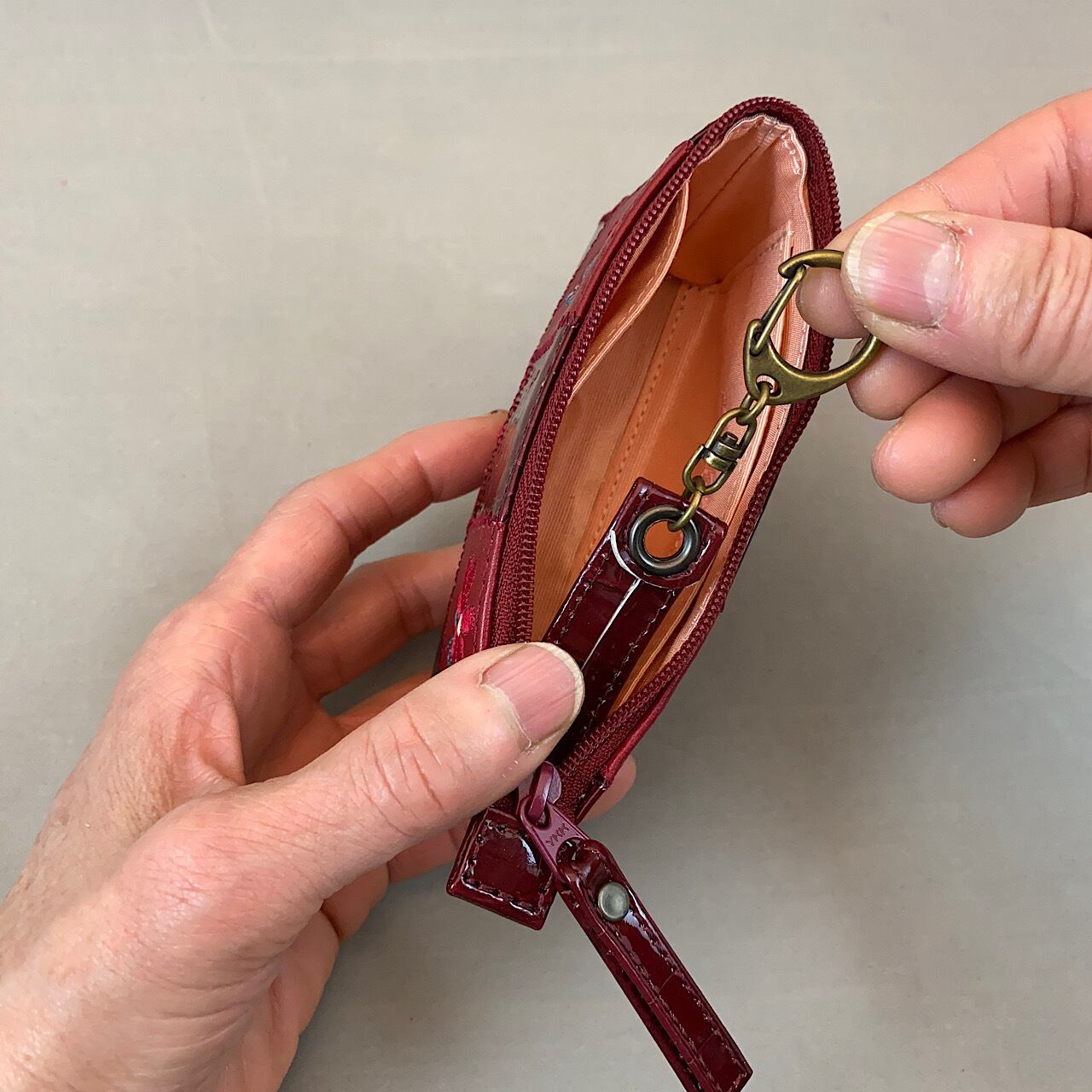 キーホルダー付き小銭入れ、スマートキーケース（ワインレッドに花の