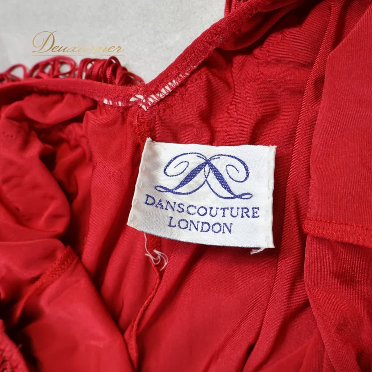 社交ダンス 衣装 DANSCOUTURE LONDON ドレス ワンピース レッド系 フリンジ 長袖 上品 高級感 綺麗 発表会 パーティー 赤 無地 伸縮 ストレッチ ロング ダンス衣装 イベント ステージ かわいい