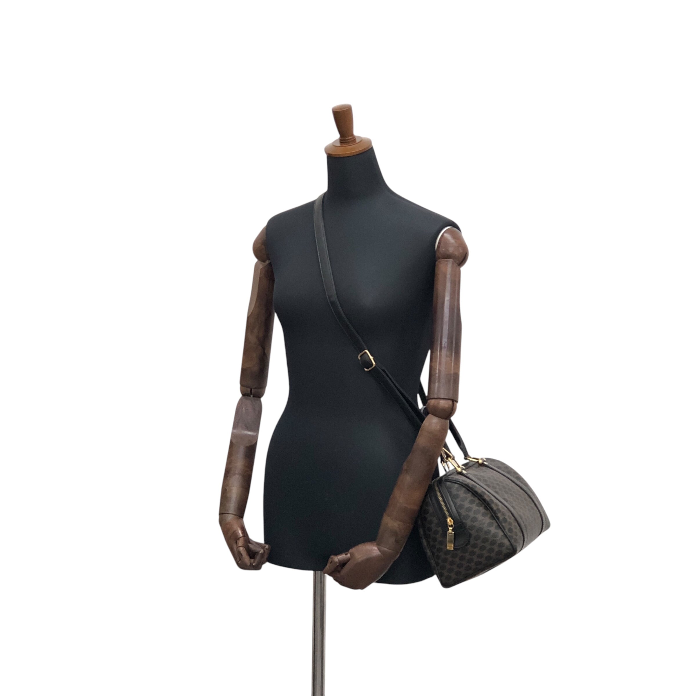 CELINE セリーヌ マカダム ショルダーバッグ ブラック PVCレザー CELINE セリーヌ マカダム ショルダーバッグ ブラック PVCレザー