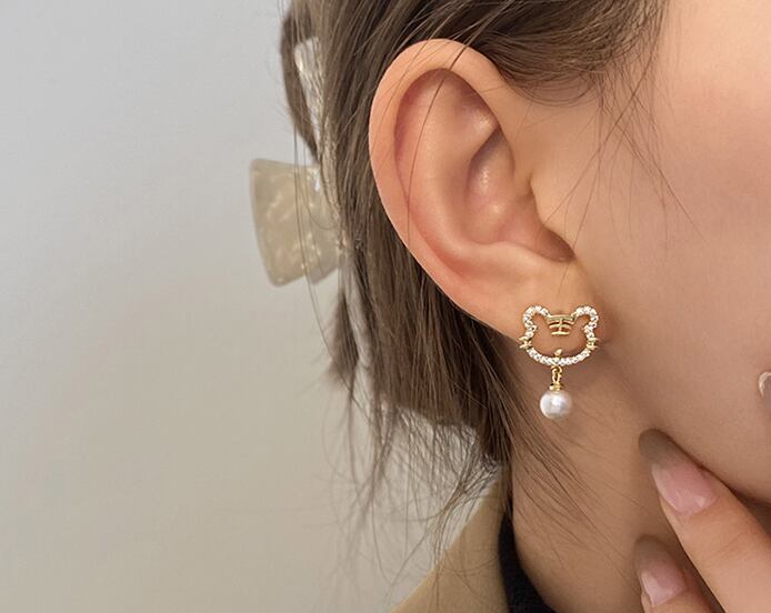 ピアス レディース 花 大人可愛い 韓国系 アクセサリー 耳飾り シンプル 大人 ジュエリー プチプラ モード系 おしゃれ ファッション アイテム 春 夏 秋 冬 10代 代 安い 高見え 存在感 定番 お出かけ フォーマル コーデ 人気 セレクトショップ Ucia