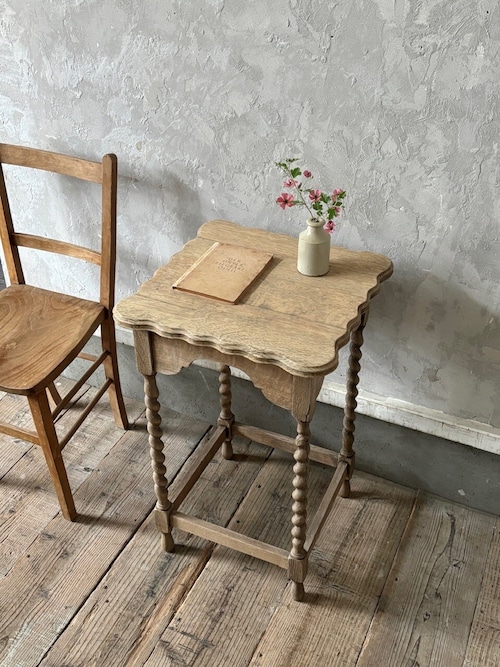 Side Table (A27-98)