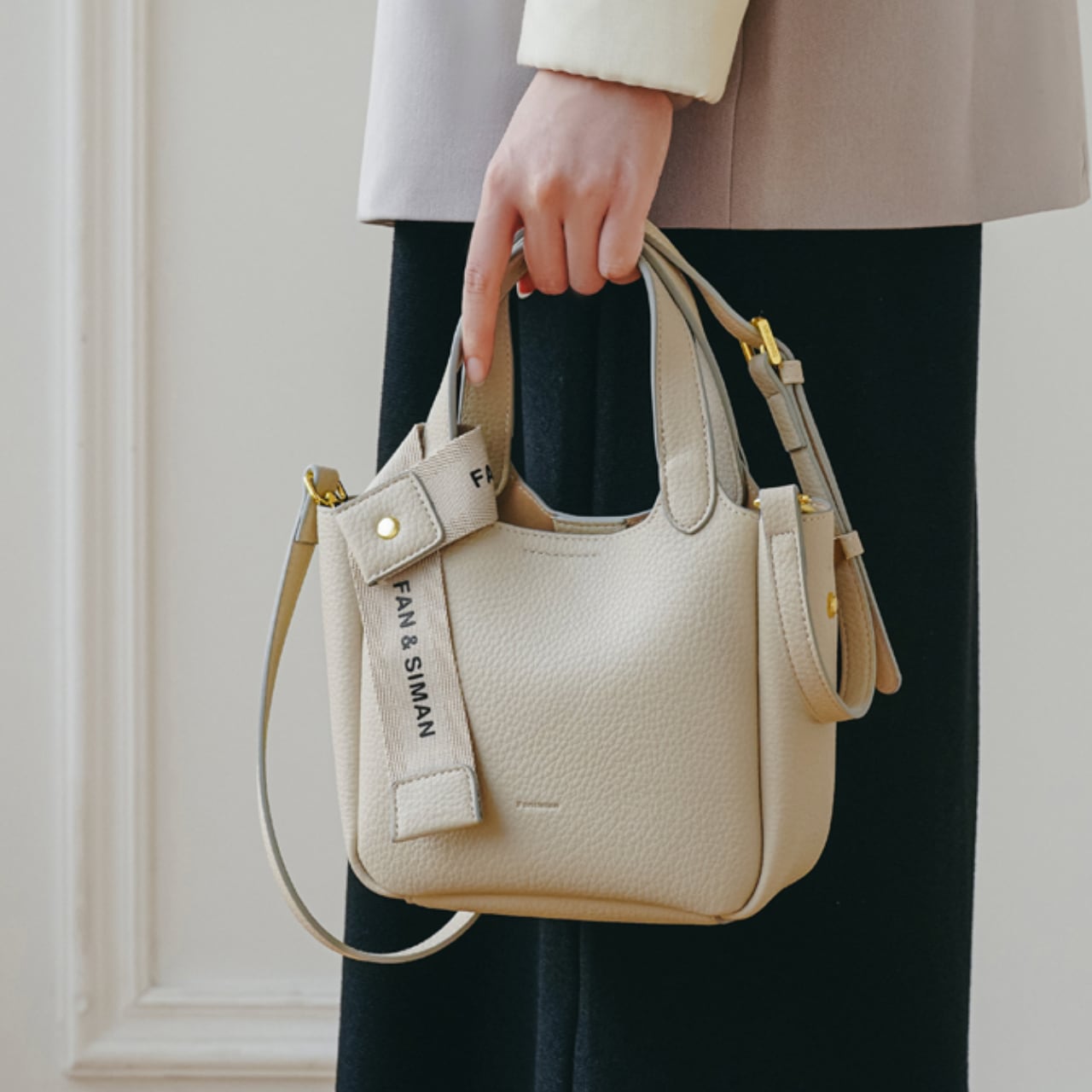 2-way logo strap bag in 2 colors S1499