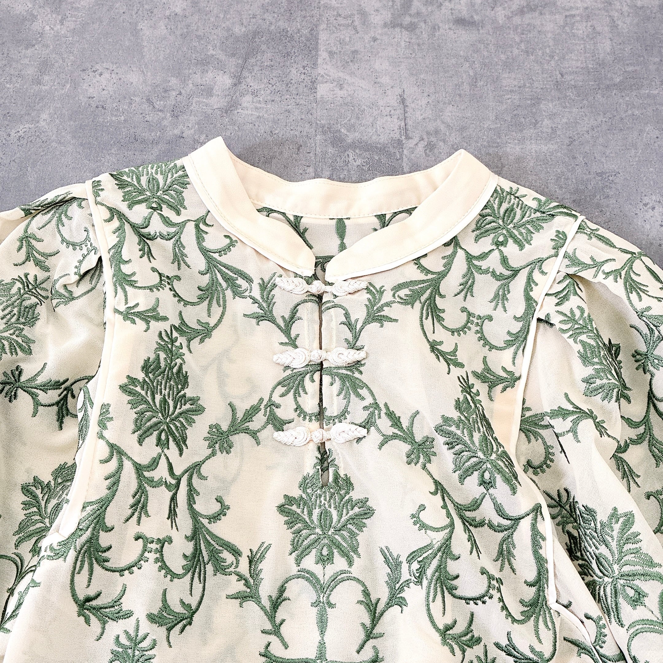 リリーブラウン Lily Brown オリエンタル刺繍チャイナトップス 半袖 花 リリーブラウン Lily Brown オリエンタル刺繍チャイナトップス 半袖 花