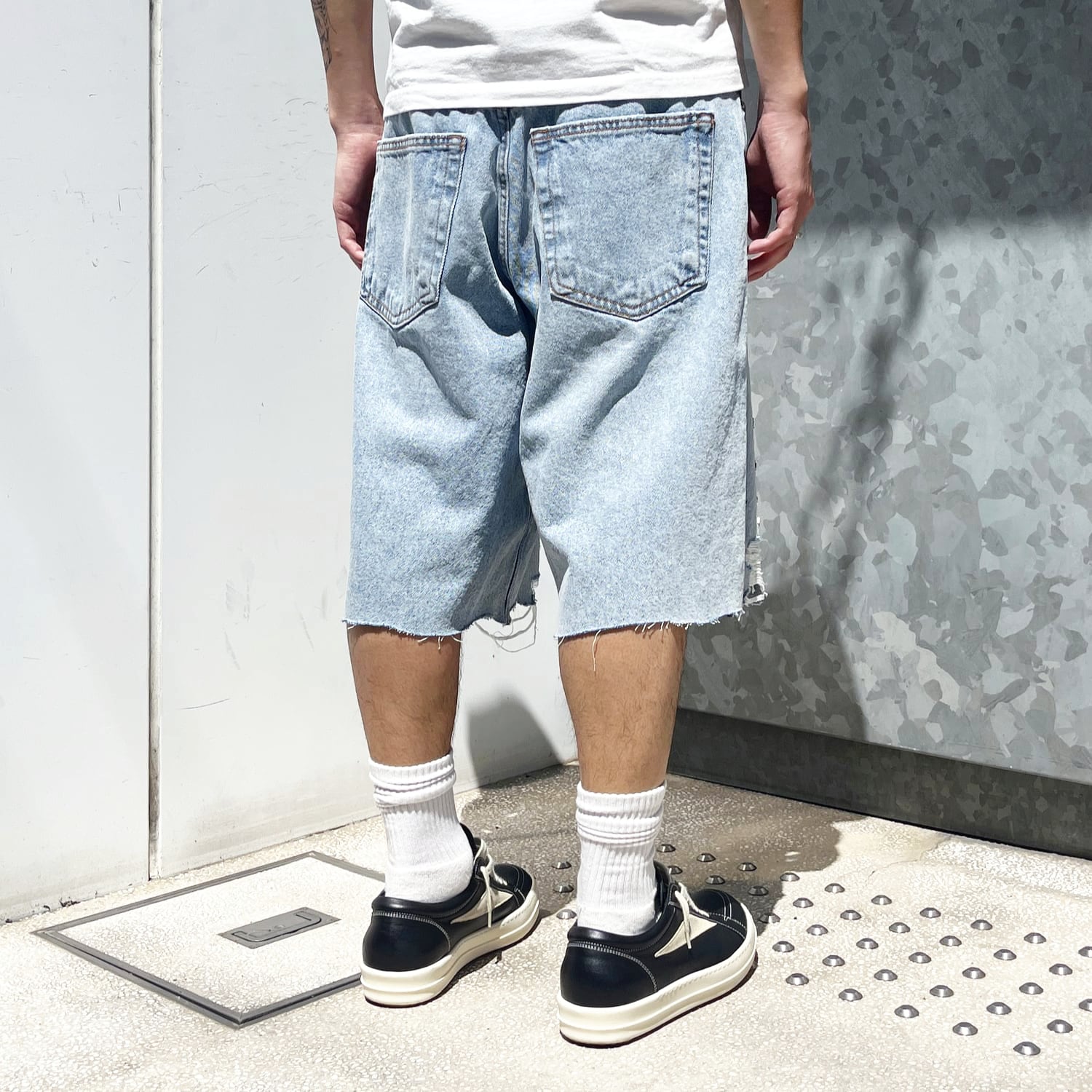 ASKYURSELF / CROSS PIN BAGGY JEANS SHORTS | HOLICK