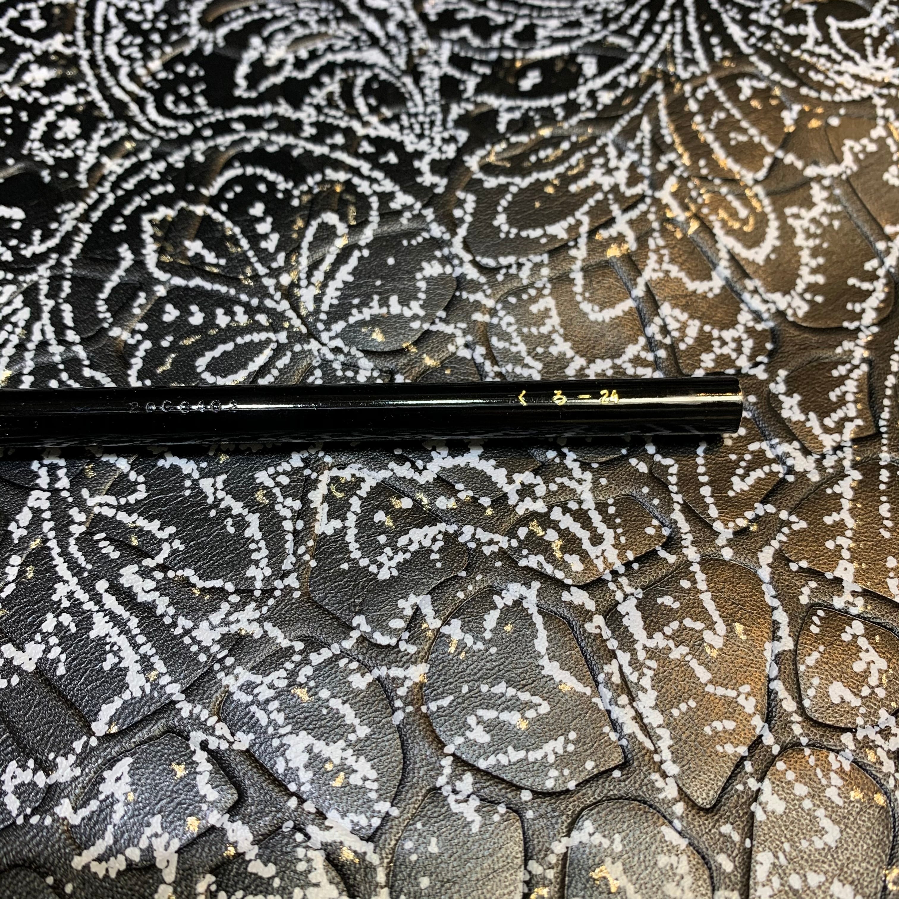 革ハギレ ペイズリー型押し 黒 うまかっ レザークラフト 売買された 