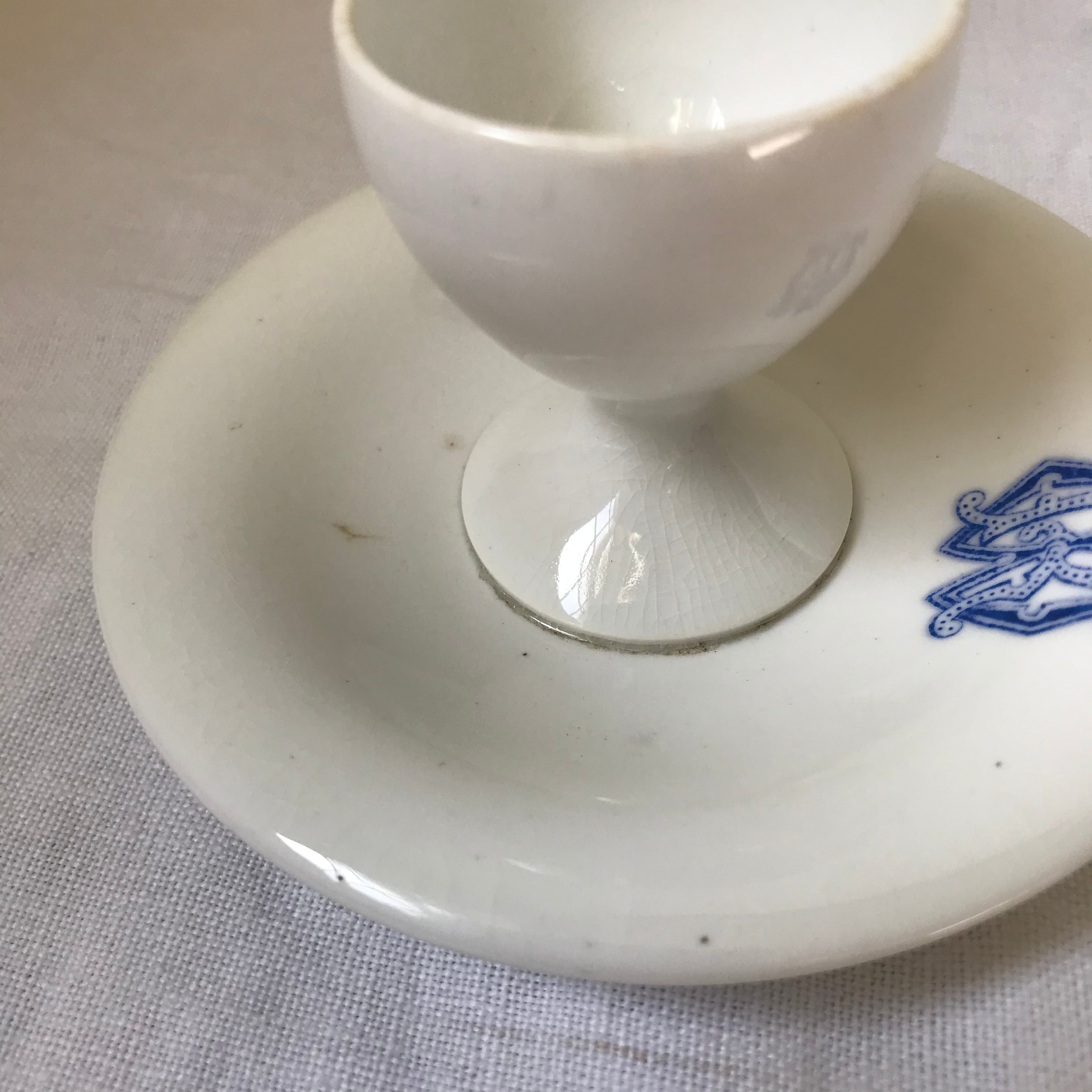 受け皿付きのエッグカップ | Say it with Lucy's