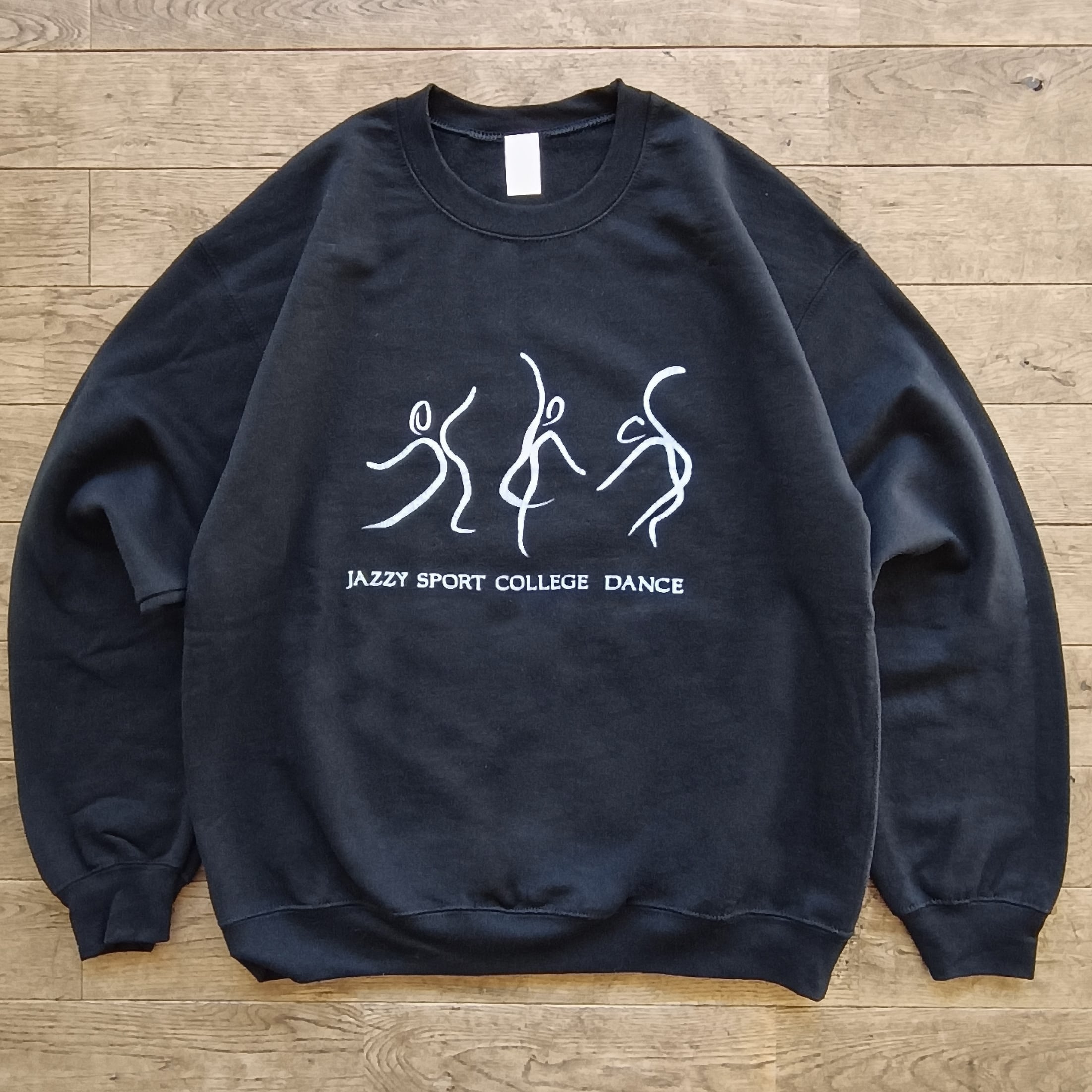 残りわずか〉J.S. College Dance スウェット（ブラック） | Jazzy