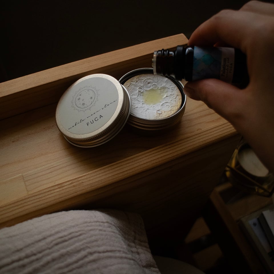 持ち運び便利】mobile moon stone | 缶入り月のアロマストーン《月夜の