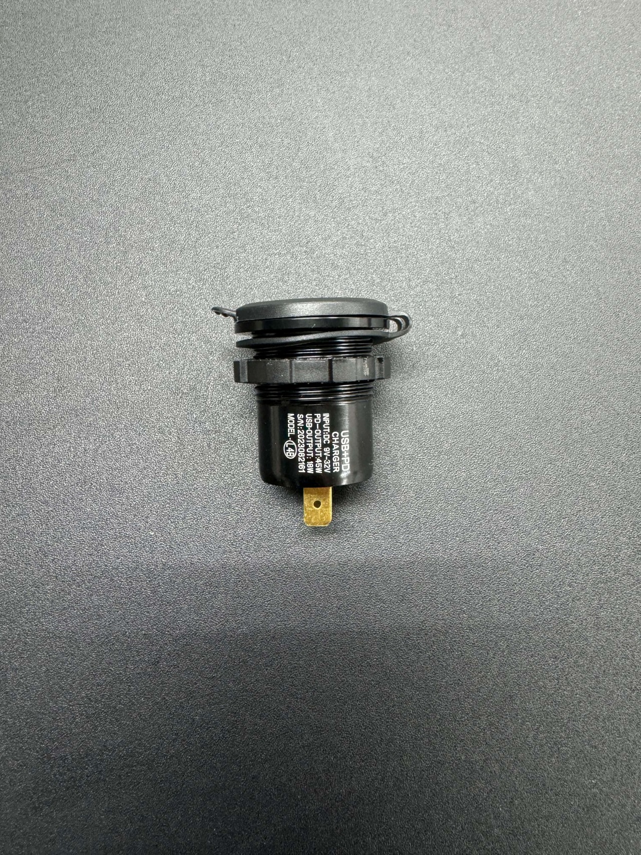 【急速充電対応】丸型マリンソケット Type-C１ USB-A1