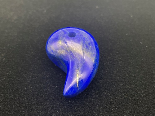 勾玉（ラピスラズリ）
