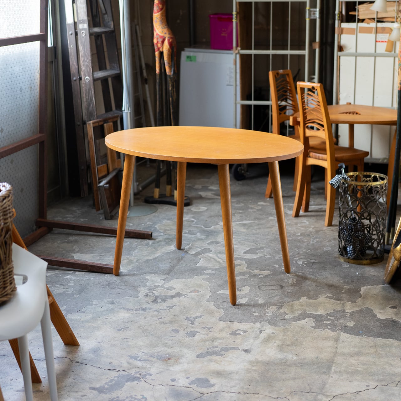 楕円 ダイニングテーブル | トリノス-torinoth- | 新宿区神楽坂の