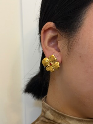 YSL / vintage gold flower earring.(o)