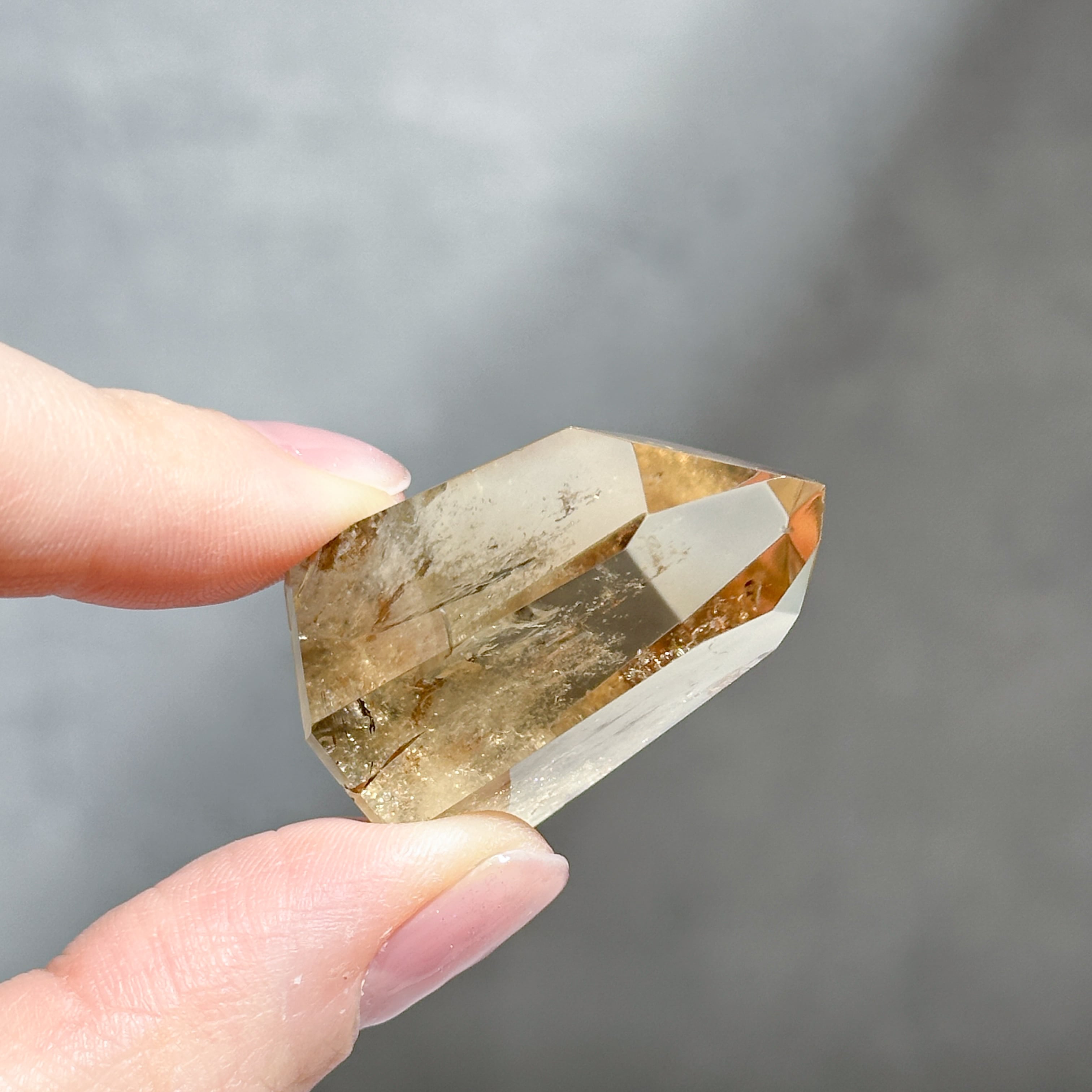 虹◎シトリン（黄水晶） タワー43◇ Citrine ◇ 天然石・鉱物