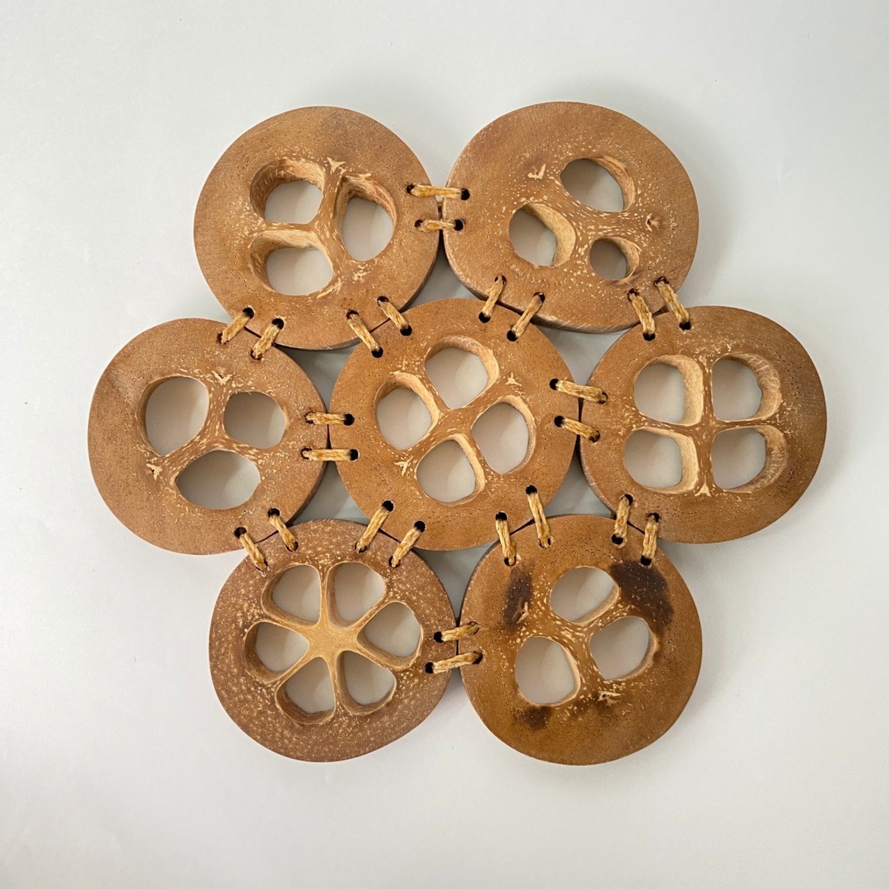 ババス椰子 種 鍋敷き ①