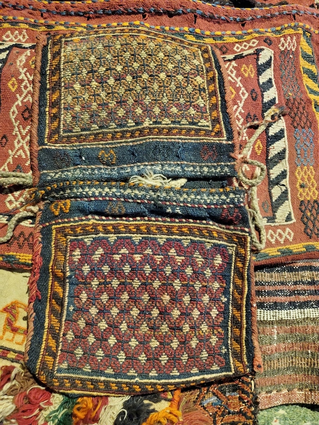 絨毯クエスト40【No.68】ホルジン小 ※現在、こちらの商品はイランに置いてあります。ご希望の方は先ずは在庫のご確認をお願いします。