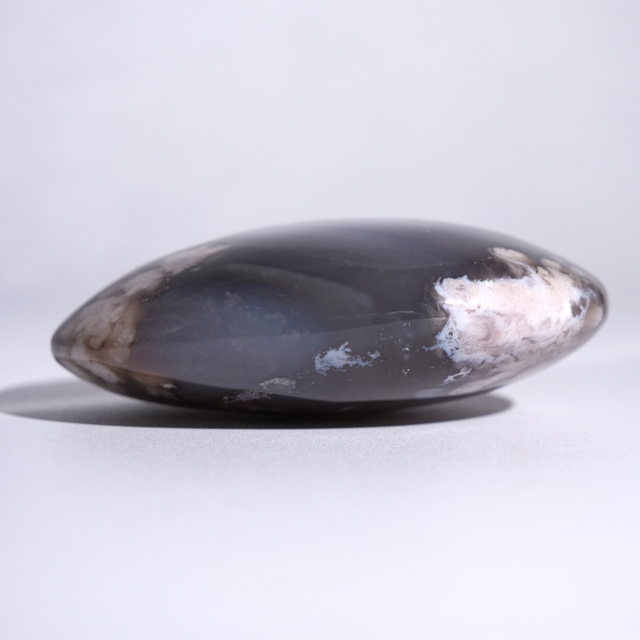 ブラック フラワーアゲート / パーム 握り石