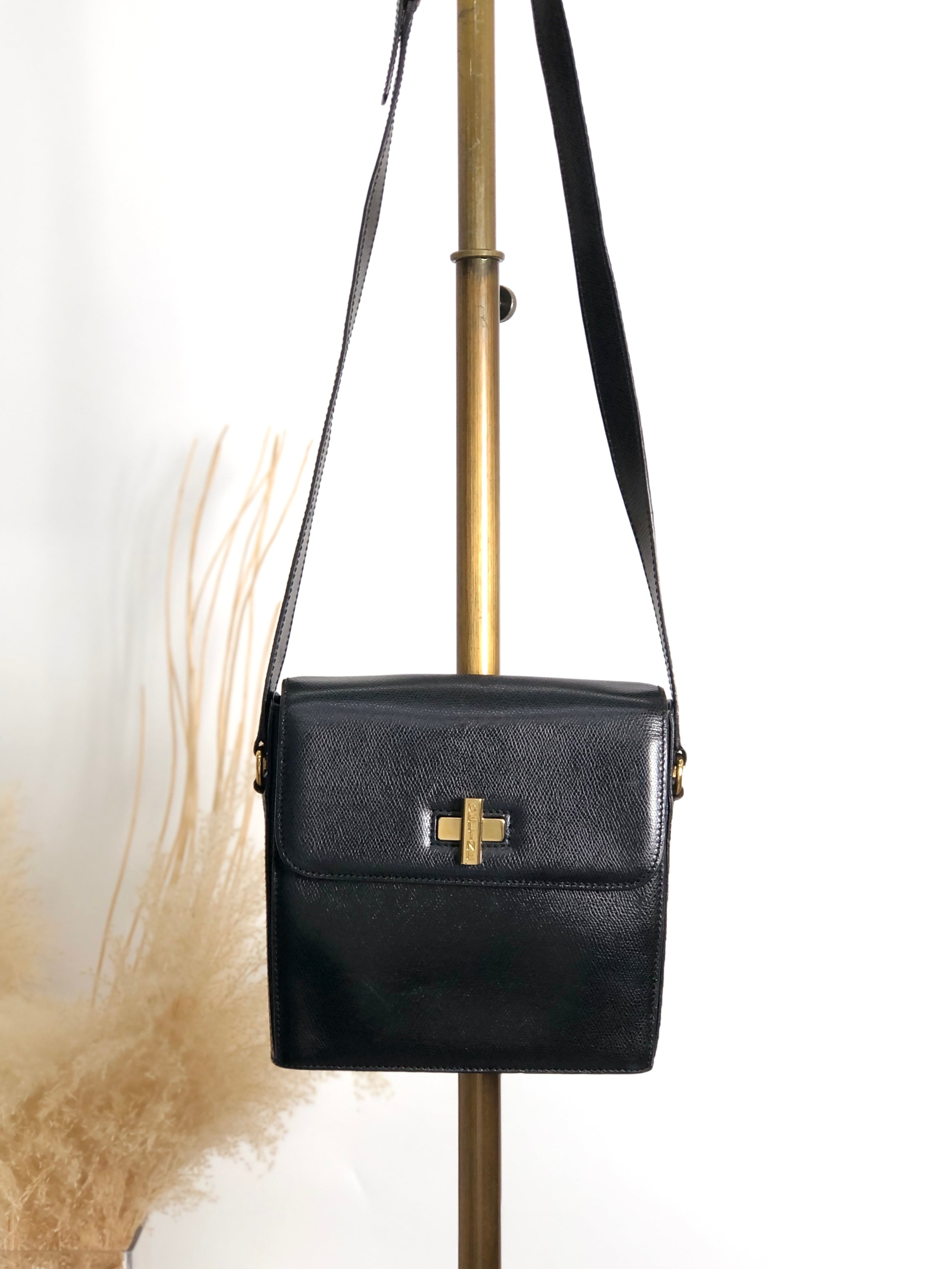 CELINE セリーヌ ショルダーバッグ ブラック ロゴ レザー ターンロック vintage ヴィンテージ オールド txhccr