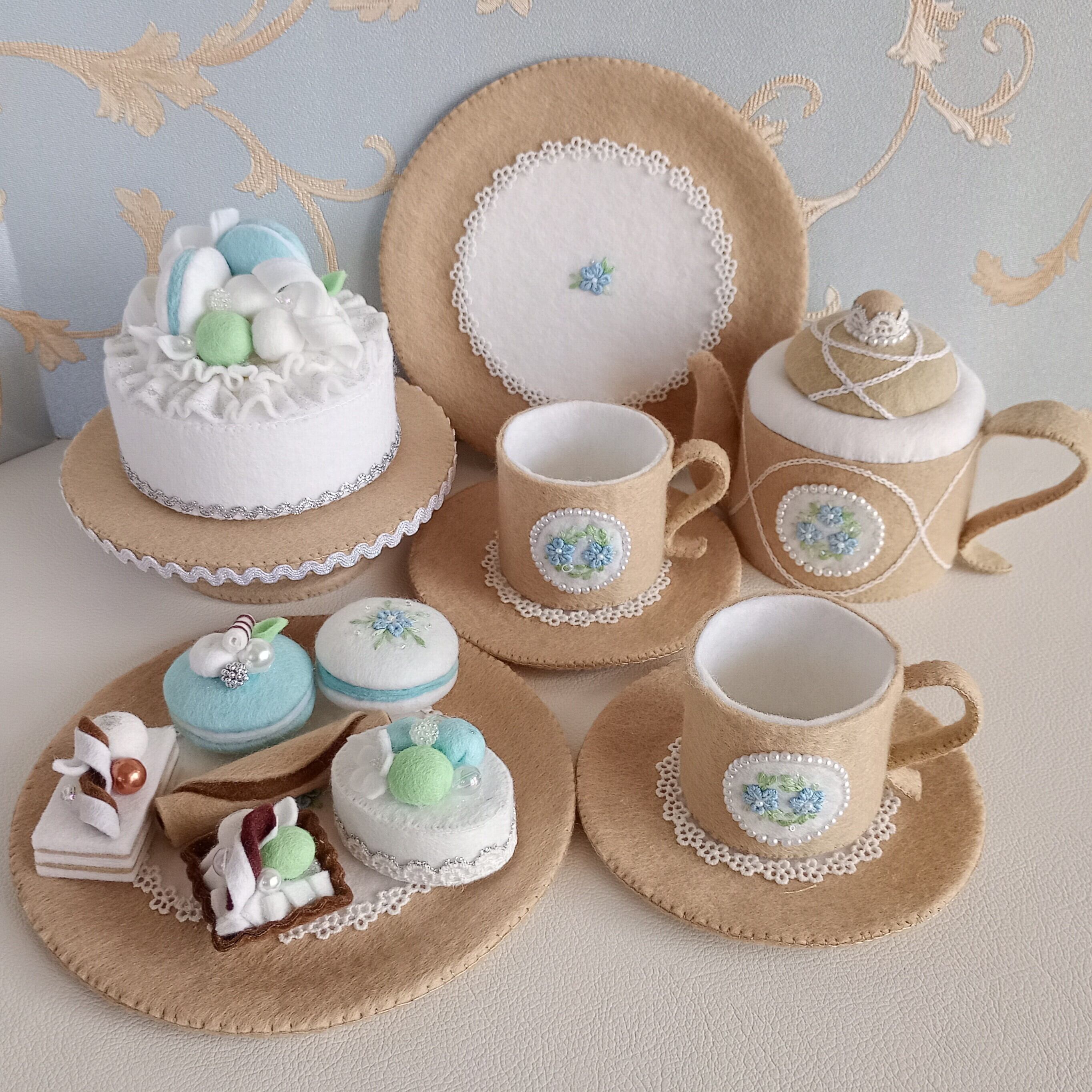 カナの青い箱【フェルト＆刺繍のおままごと】
