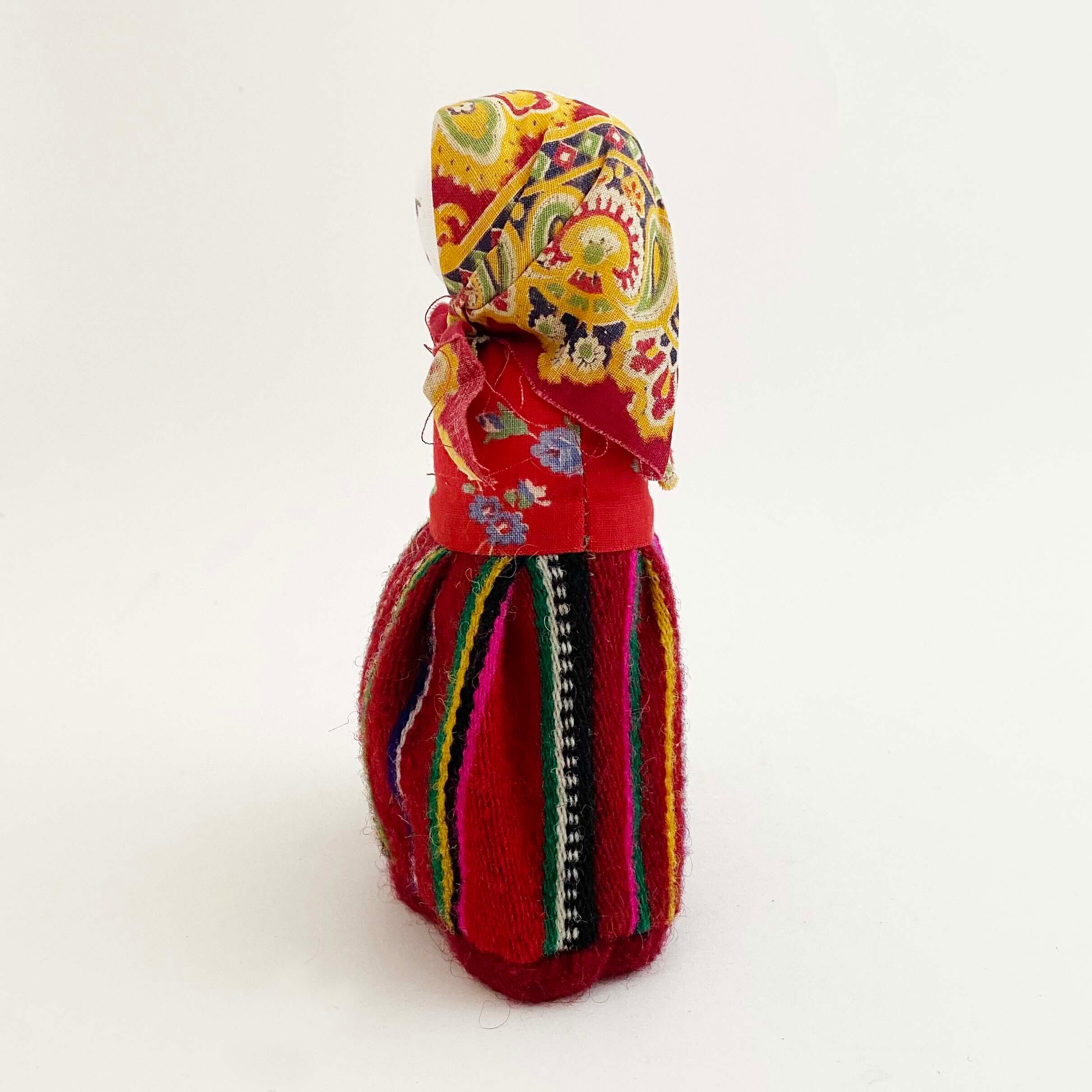 エストニア キフヌ島のクルト布人形（黄色ずきん）