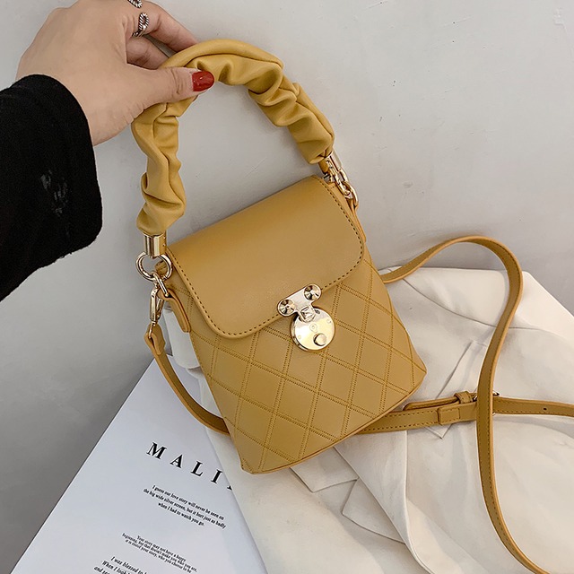 夏のレディーススモールバッグ2020新しいトレンディなワイルドフォールドポータブルクロスボディバッグネット赤ファッションバケットバッグ Tiancai_Wing_Bag4320864