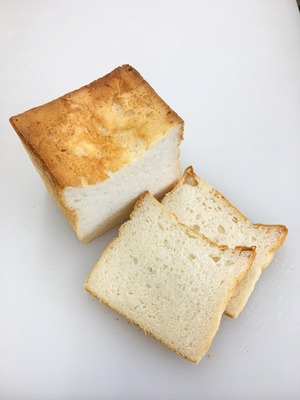 米粉100%の食パン（12㎝角)