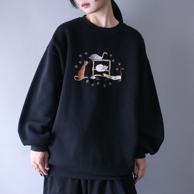 "猫×刺繍" black base over silhouette sweatshirt