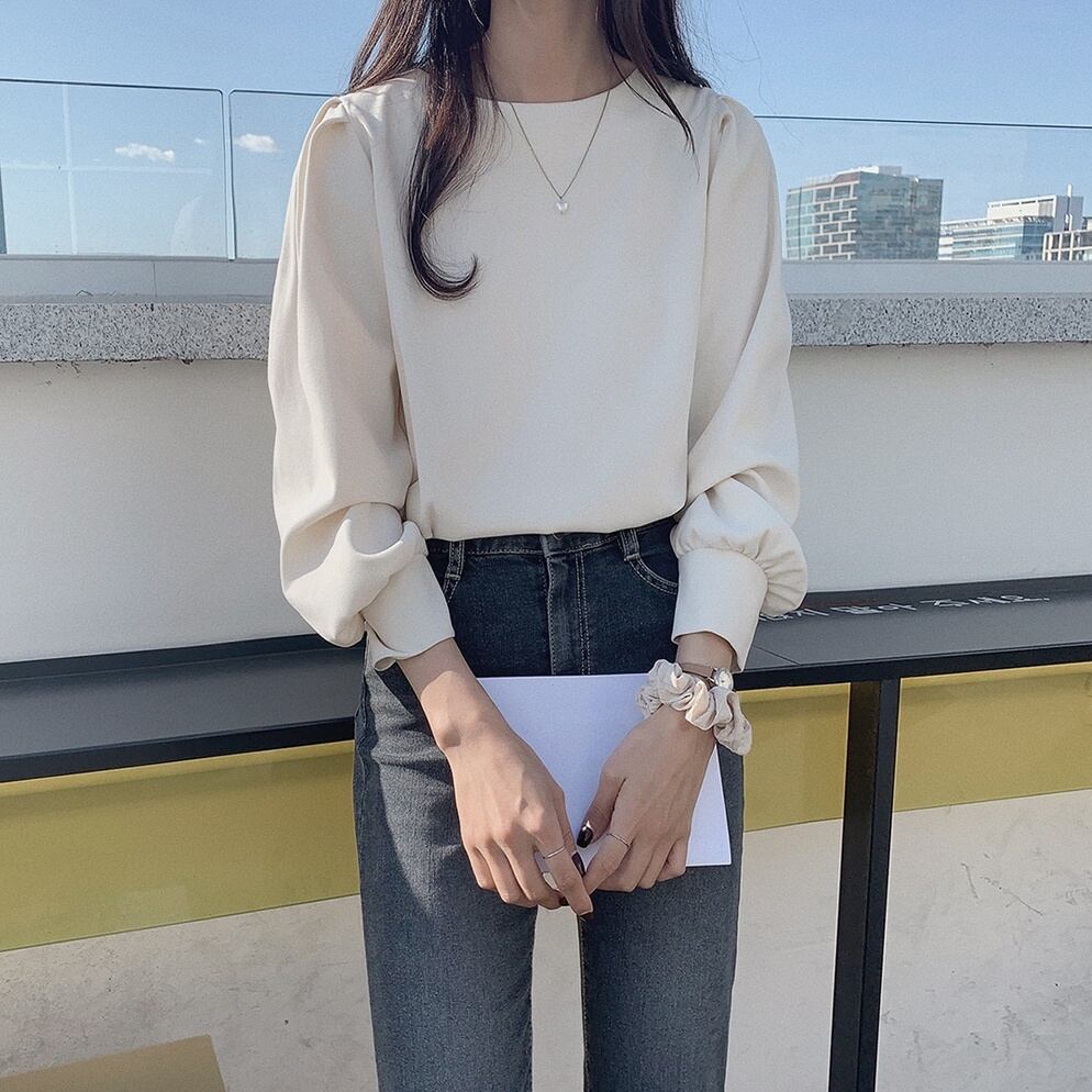 トップス レディース ブラウス シャツ S M L XL ボリューム パフスリーブ 長袖 韓国 2色 可愛い 襟無し かわいい カワイイ OL 通勤 通学 デイリー おでかけ デート 女子会 カフェ巡り ルーズ感 送料無料 抜け感 春 夏 秋 冬 10代 20代 30代 40代 定番 トレンド 流行 こなれ感 旅行 大人可愛い シンプル 定番 アート鑑賞 お出かけ 学生 抜け感 韓国系 シーズンレス オールシーズン きれいめ 綺麗 おとな