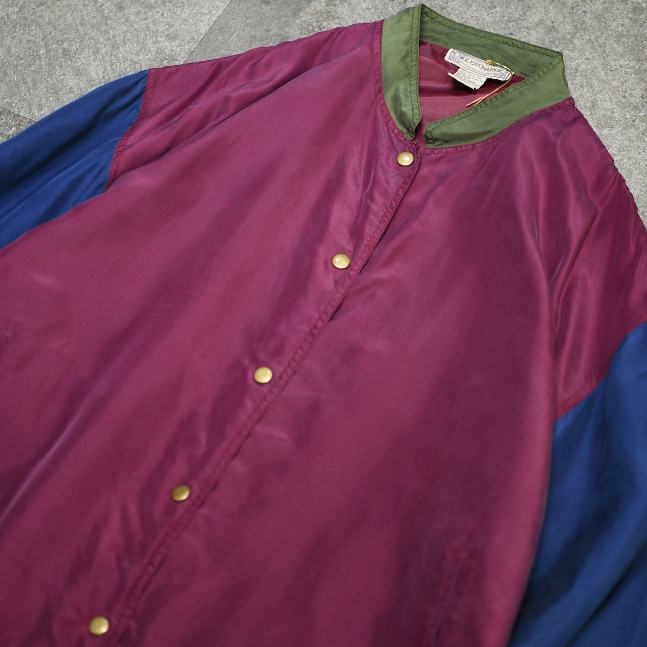 snap button type switching design silk blouson