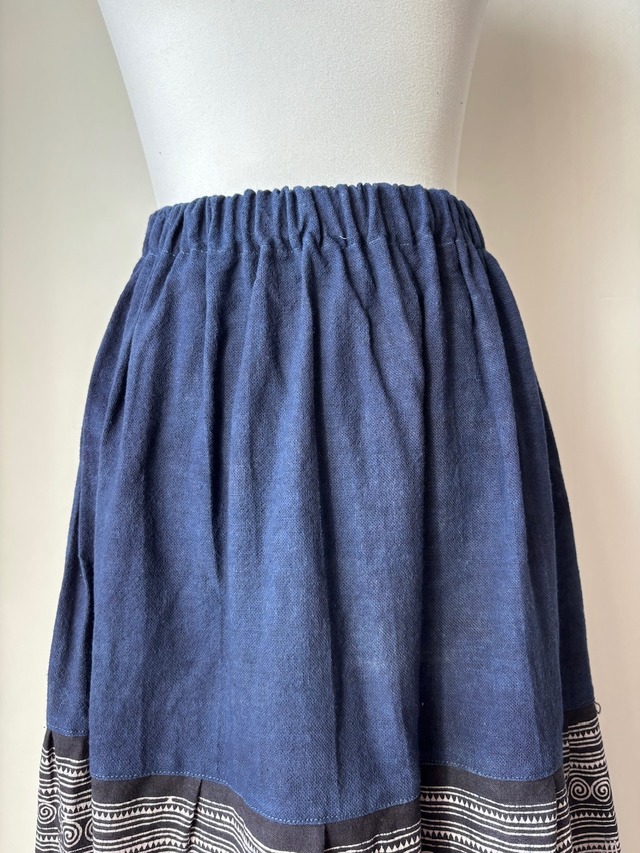 モン族スカート 088 ロング 藍染布 ろうけつバティック アップリケ bamiオリジナルパターン