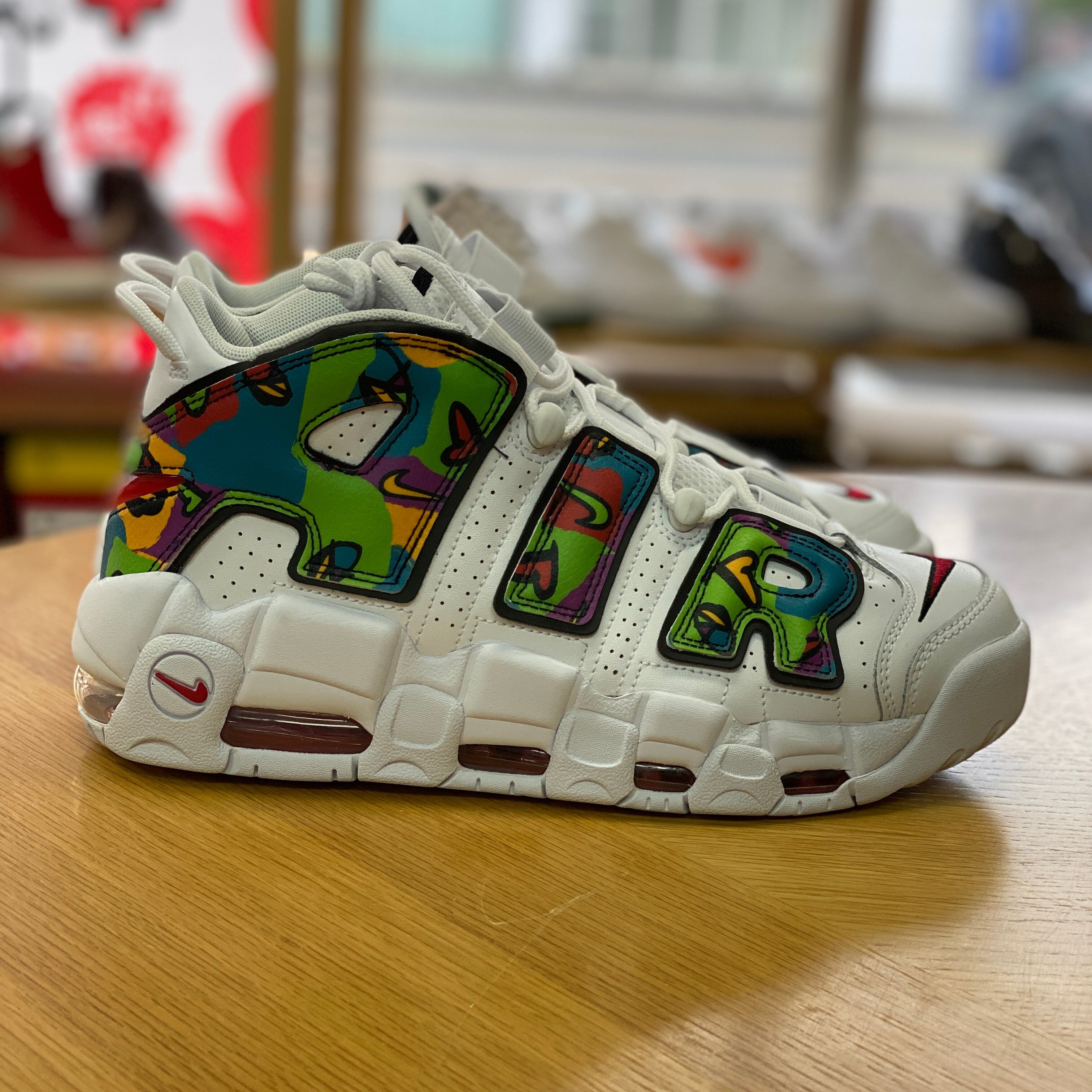 らくらくメ 日本未発売モデル NIKE AIR MORE UPTEMPO モアテン 24.5