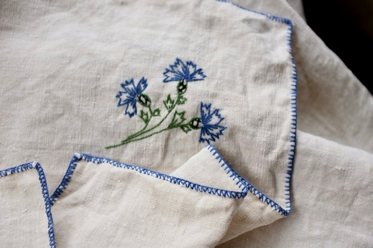 残2 フランス 手織リネン bleuetとシャンブルリネンの刺繍クロス