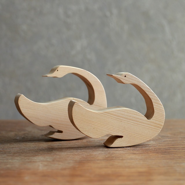 二羽の白鳥がピッタリと寄り添う、木製のパズル｜木製 組木パズル 鳥 2羽セット 北欧風インテリア