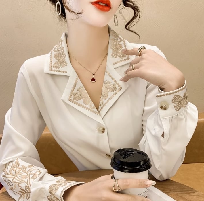 トップス シャツ 袖あり 長袖 襟付き 刺繍 シフォン 前開き ボタン 大人可愛い きれいめ シンプル 上品 おしゃれ お洒落 大人可愛い 大人女子 こなれ感 個性的 セクシー エレガント 主役級 存在感 ゆったり ラグジュアリー 無地 春 秋 10代 20代 30代 レディース 女性用 オフィス 通勤 学生 通学 デート お出かけ 女子会 休日 パーティー イベント 韓国系 S M L XL 2XL 白 ホワイト 黒 ブラック くすみカラー 大人カラー モノトーン アプリコット