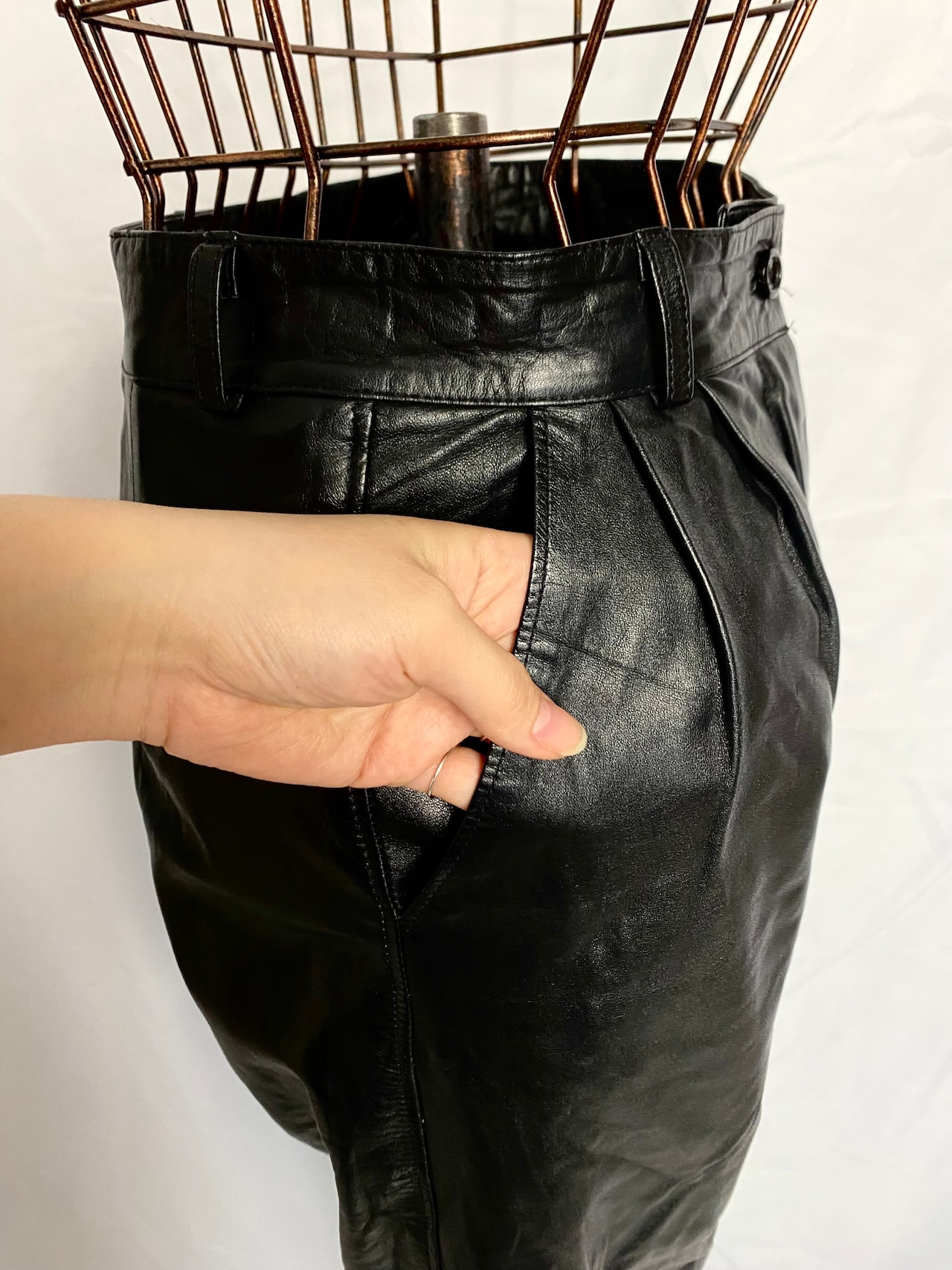 Lather tapered pants