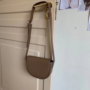 セミサークルショルダーバッグ