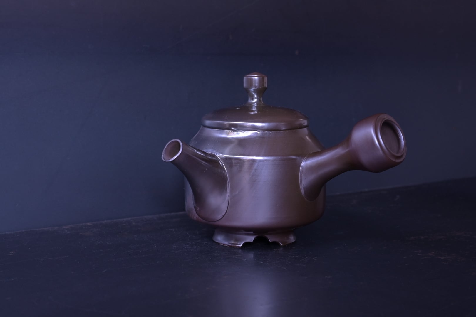 吉川雪堂造、常滑焼　朱泥　急須　茶道具　茶器 吉川雪堂 常滑焼朱泥急須 満150ml でべそ陶茶漉し 印籠蓋 高台有 高級