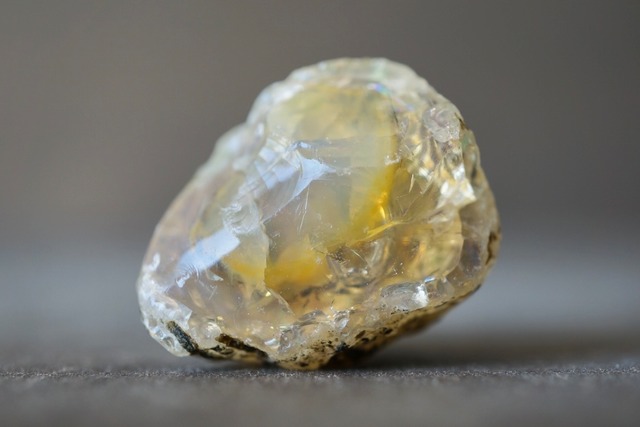 エッグ・イン・オパール Opal Egg 1082